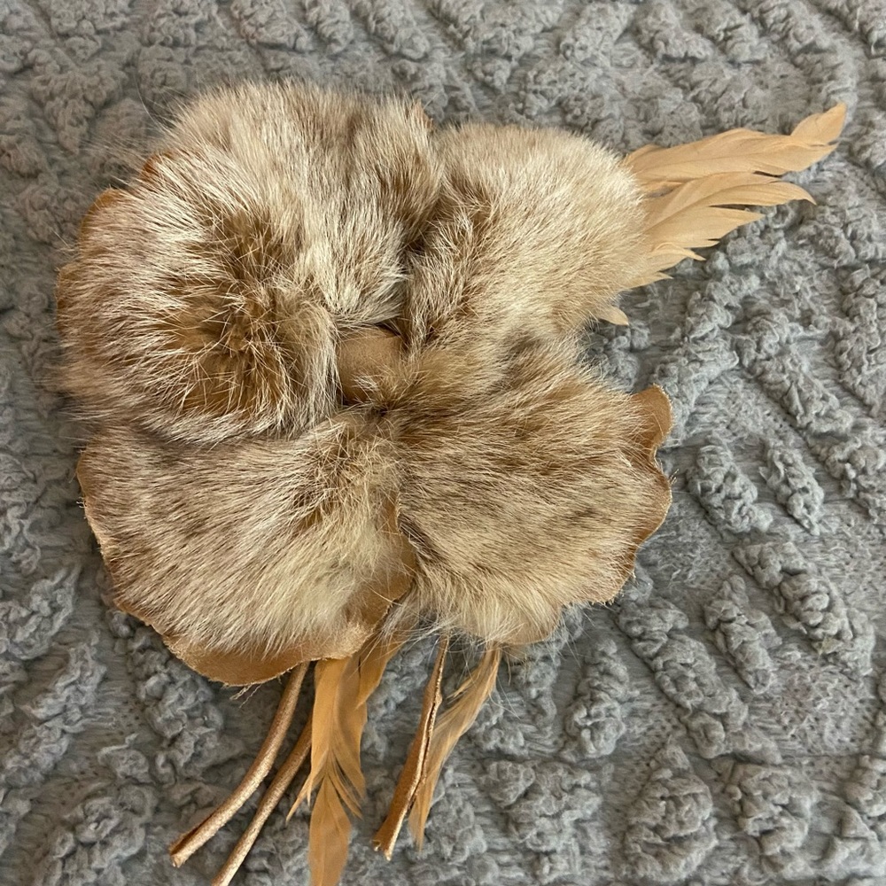 Sable mink corsage 7” X 8” - Picture 2 of 2